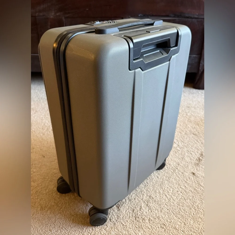 Hardshell Carry-On Spinner Suitcase - Gray